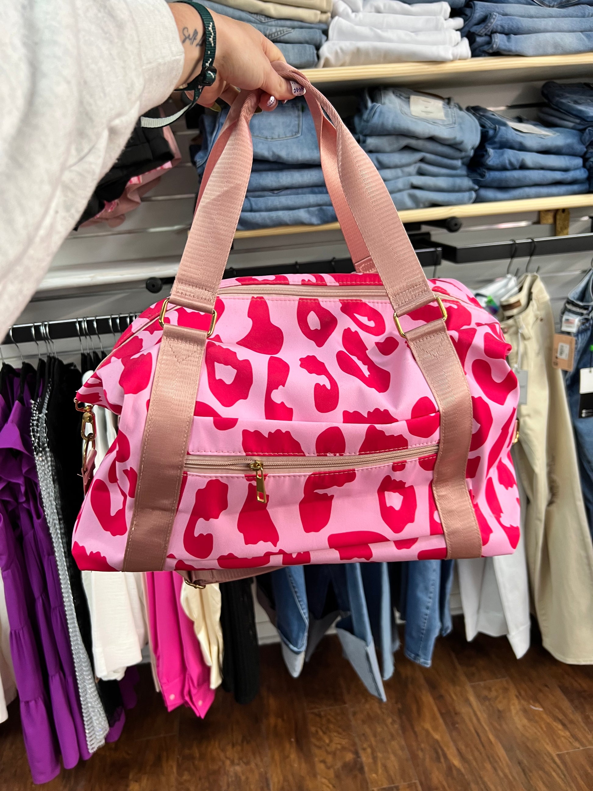 Pink Duffle Bag-Bag-Boutique Inventory Exchange-04/21/25,1st md,Max Retail,OGP 58.99,southerndrawlboutique-The Twisted Chandelier
